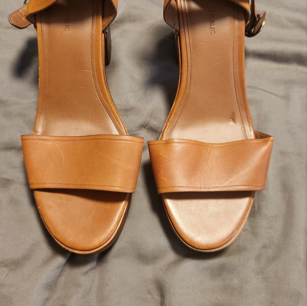 Banana Republic Brown Strappy Heels Size 9 - Picture 3 of 4